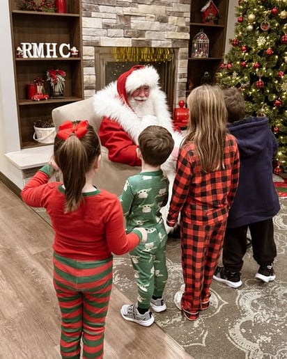 Gallery photo 8 of Santa Barney