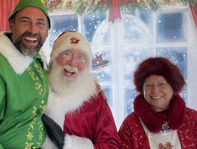 Gallery photo 9 of Santa Barney