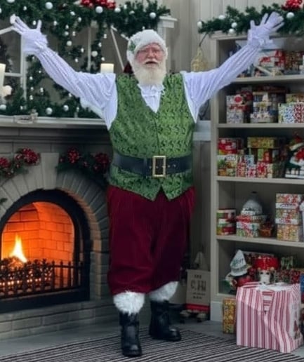 Gallery photo 1 of Santa Braxton