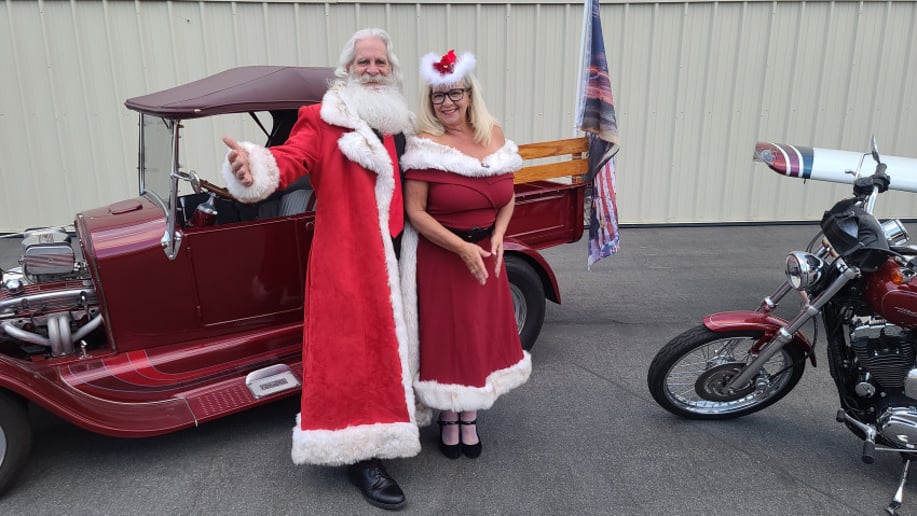 Gallery photo 10 of Santa Chet