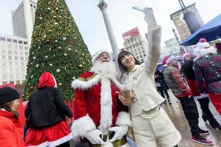 Gallery photo 7 of Santa Clark
