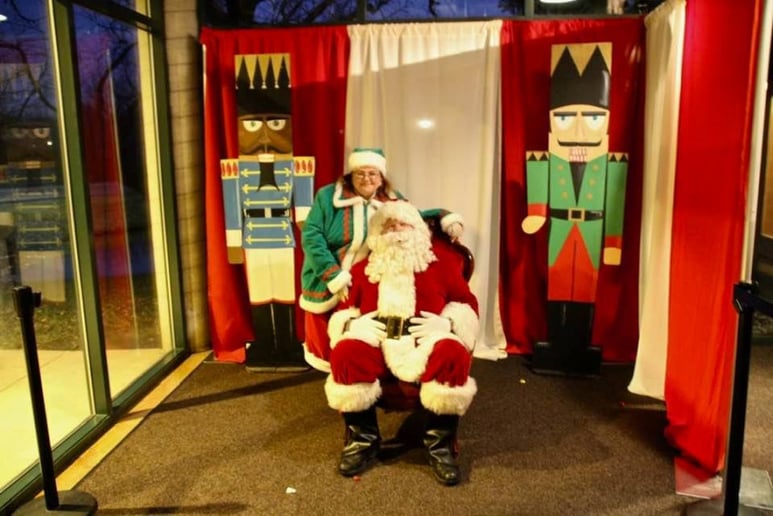 Gallery photo 4 of Santa Claus Chuck