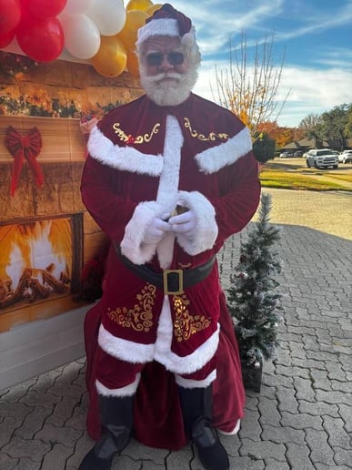 Gallery photo 3 of Santa Claus Larry