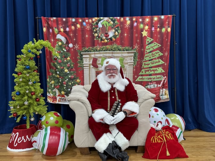 Gallery photo 9 of Santa Claus Larry