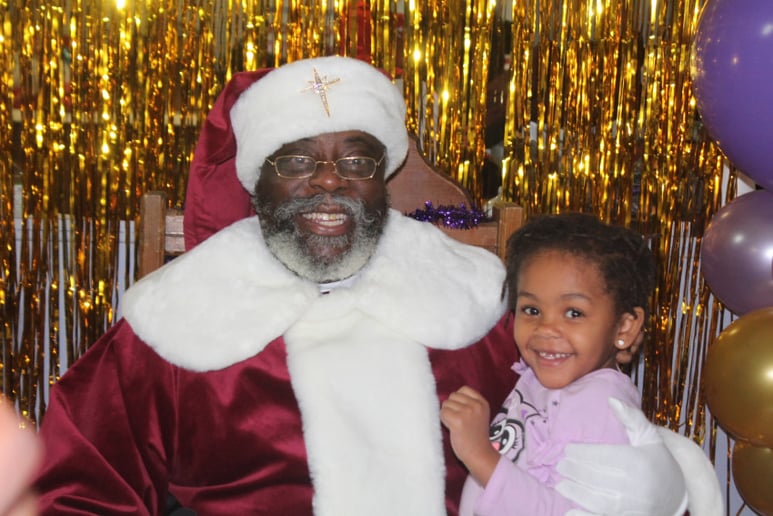 Gallery photo 4 of Santa Claus Shawn