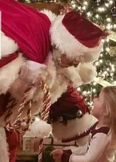 Gallery photo 8 of Santa Claus Travis