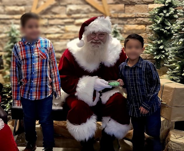 Gallery photo 3 of Santa Flies by Night
