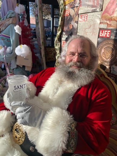Gallery photo 4 of Santa Earl