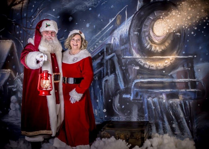 Gallery photo 13 of Mr & Mrs Santa Claus in Branson