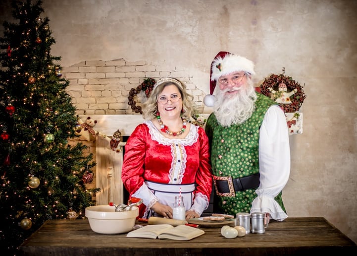 Gallery photo 12 of Mr & Mrs Santa Claus in Branson