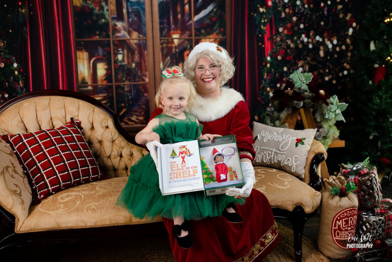 Gallery photo 2 of Mr & Mrs Santa Claus in Branson