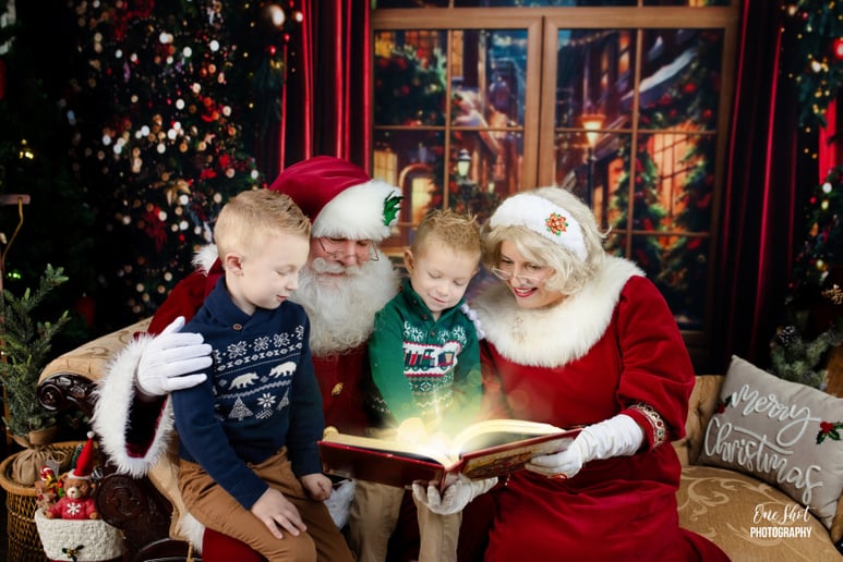 Gallery photo 8 of Mr & Mrs Santa Claus in Branson