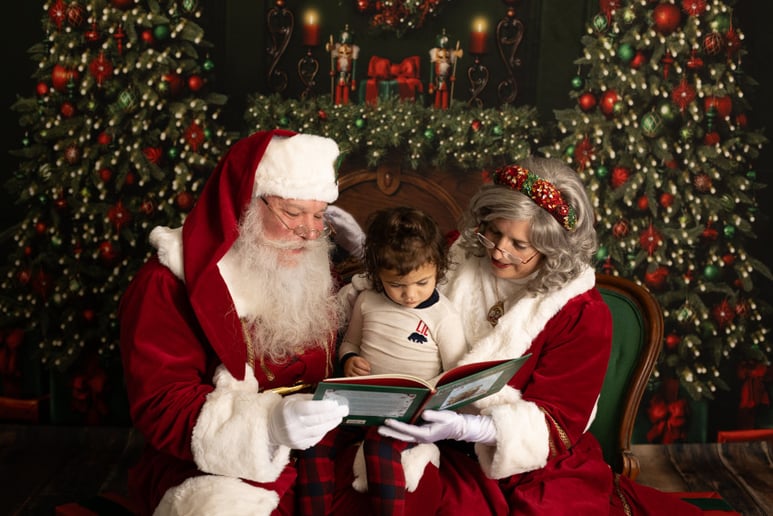 Gallery photo 11 of Mr & Mrs Santa Claus in Branson