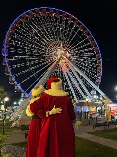 Gallery photo 23 of Mr & Mrs Santa Claus in Branson