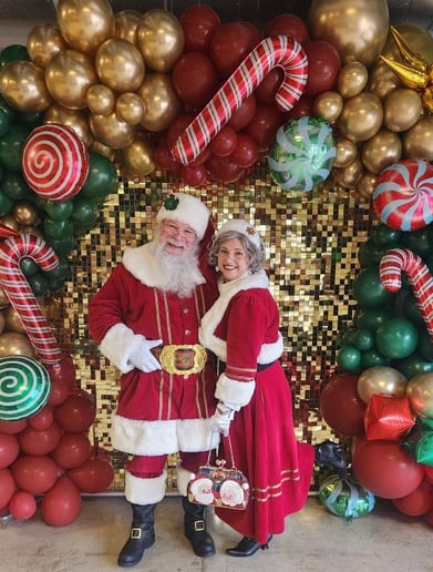 Gallery photo 24 of Mr & Mrs Santa Claus in Branson