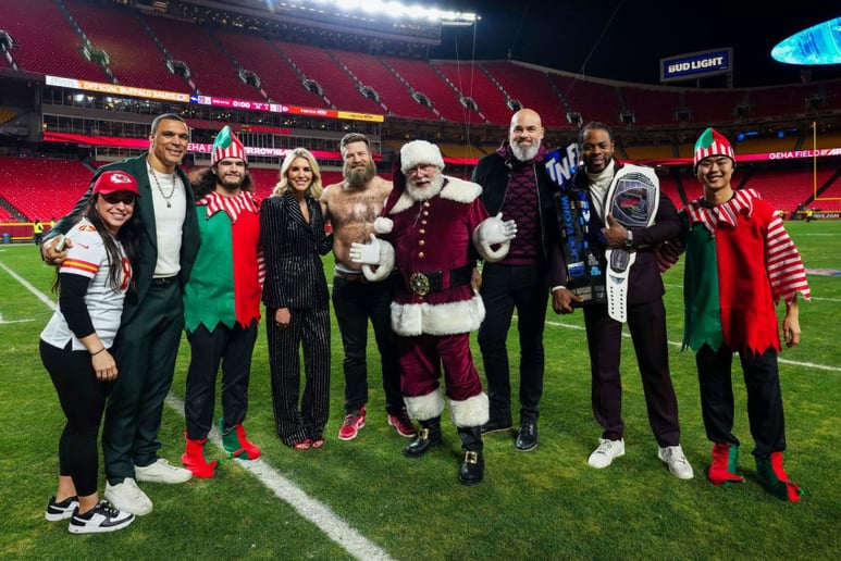 Gallery photo 4 of Santa Claus Layne