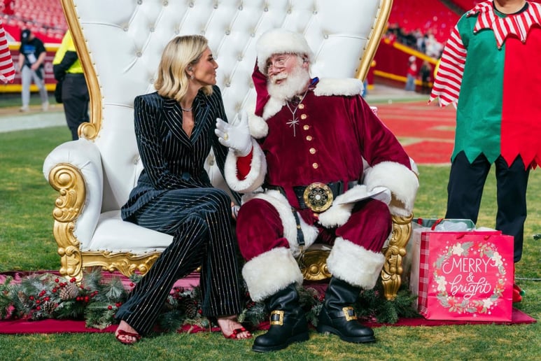 Gallery photo 9 of Santa Claus Layne