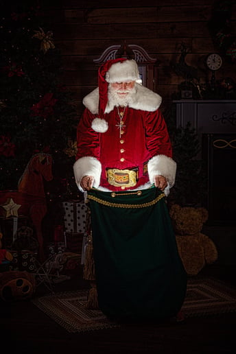 Gallery photo 10 of Santa Claus Layne