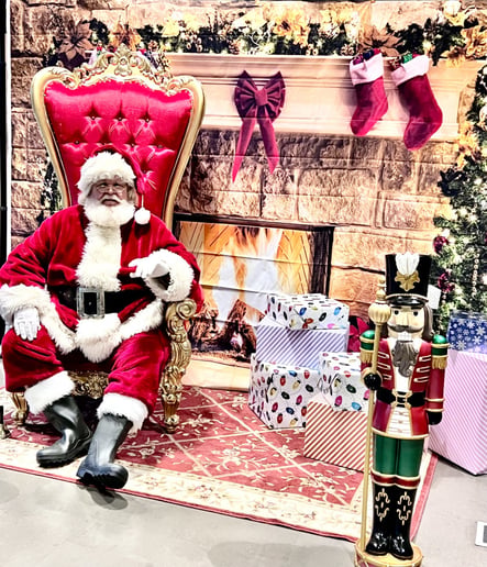 Gallery photo 20 of Naples Santa Claus