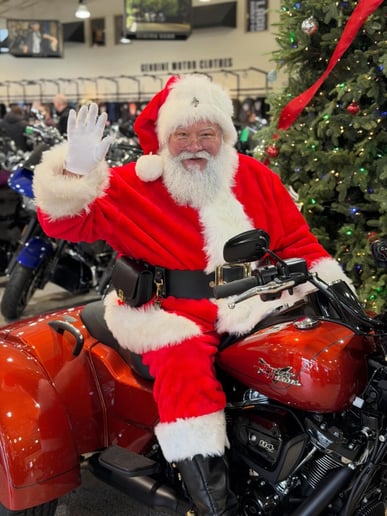 Gallery photo 2 of Santa Scott
