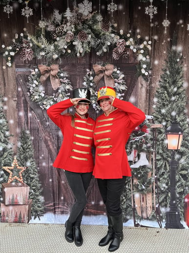 Gallery photo 18 of Southern Santas and Holiday Characters