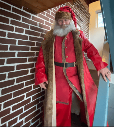 Gallery photo 7 of Santa Shane