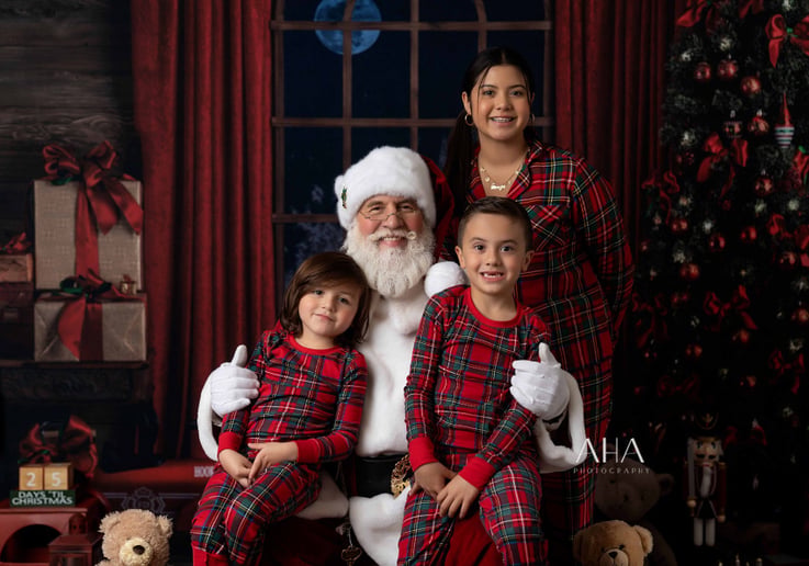 Gallery photo 12 of Pomona Santa Claus