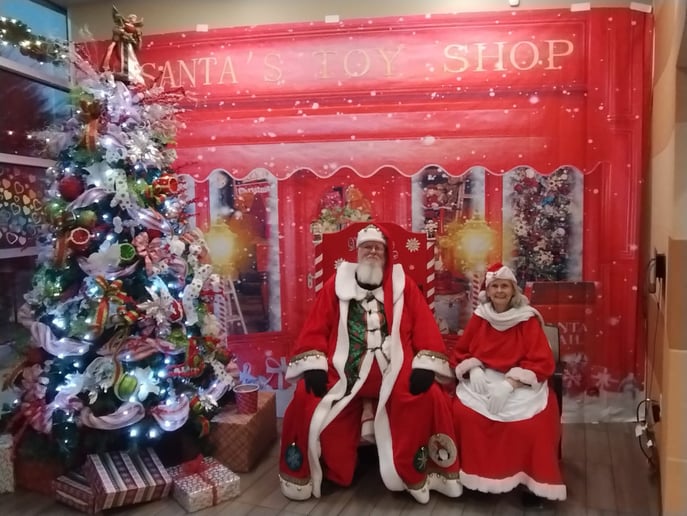 Gallery photo 3 of Santa Claus Shawn