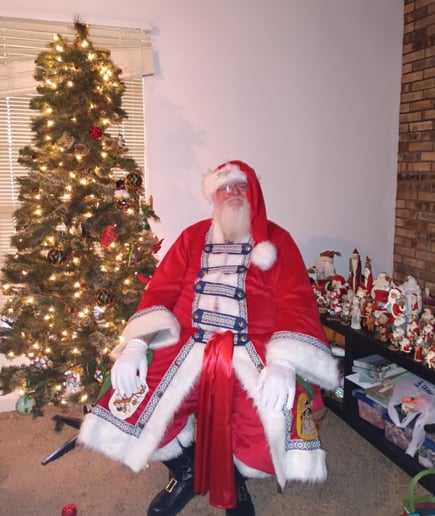 Gallery photo 4 of Santa Claus Shawn