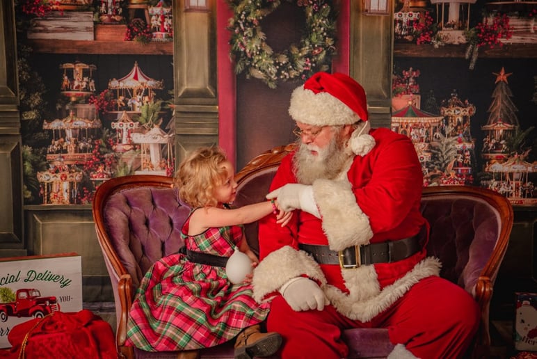 Gallery photo 9 of Santa Claus (real beard) with Smiles