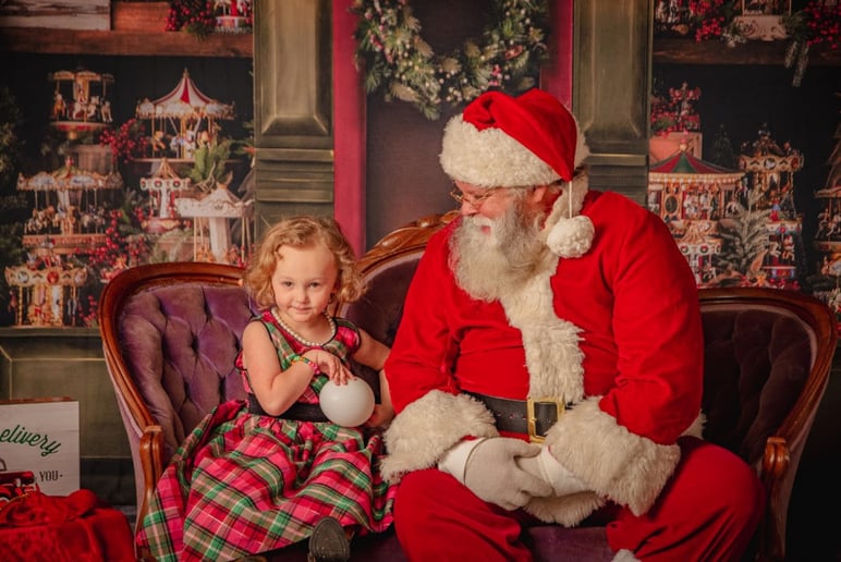 Gallery photo 10 of Santa Claus (real beard) with Smiles