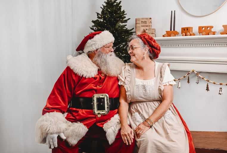 Gallery photo 3 of Santa Claus (real beard) with Smiles