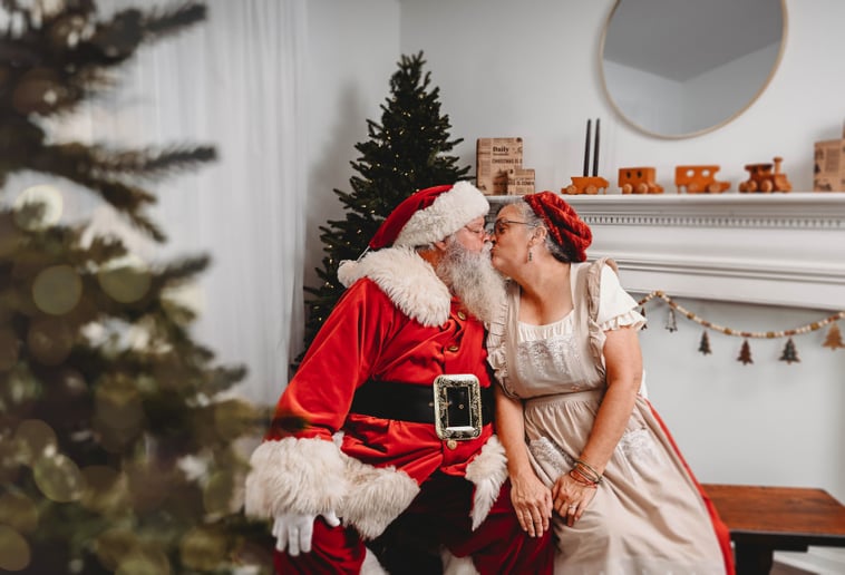 Gallery photo 1 of Santa Claus (real beard) with Smiles