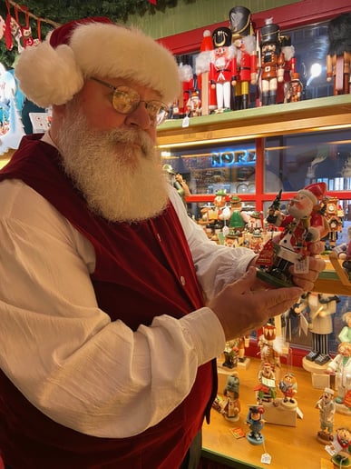 Gallery photo 11 of Santa Claus Jim
