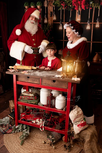 Gallery photo 4 of Santa Claus is Canadian