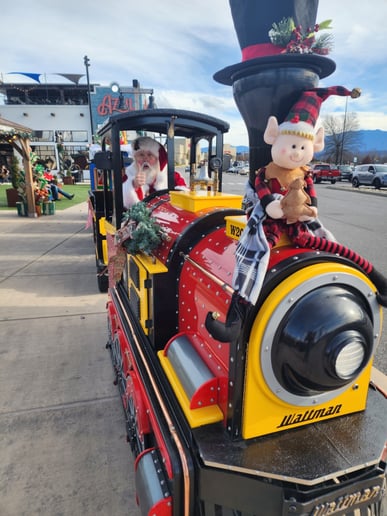 Gallery photo 1 of Santa & Company