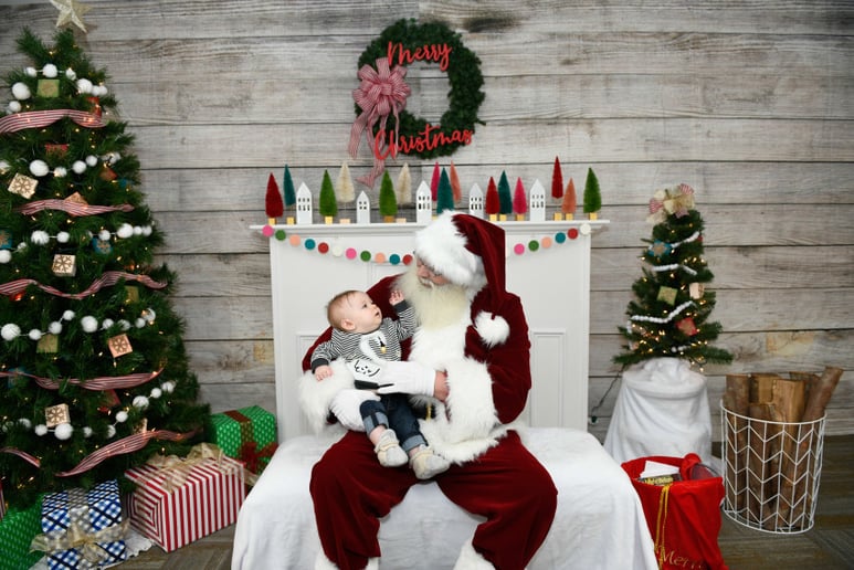 Gallery photo 4 of Santa Curtis