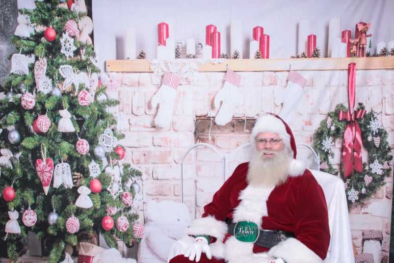 Gallery photo 7 of Santa Curtis