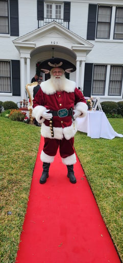 Gallery photo 8 of Santa Curtis