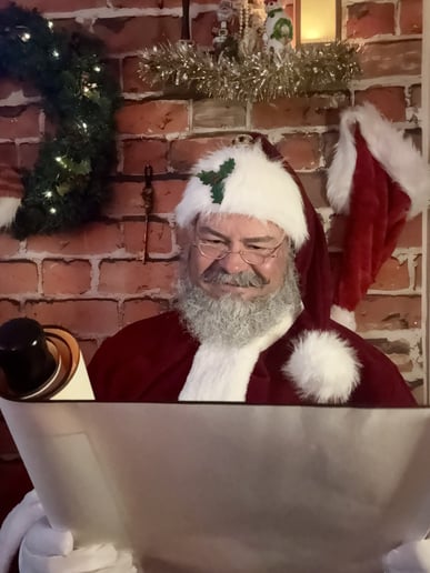 Gallery photo 1 of Santa Curtis