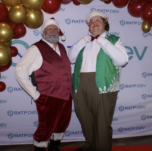 Gallery photo 2 of Santa Curtis