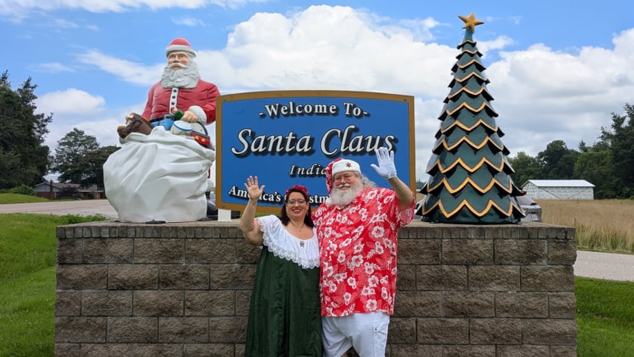 Gallery photo 10 of Santa Dave and Mrs. Claus