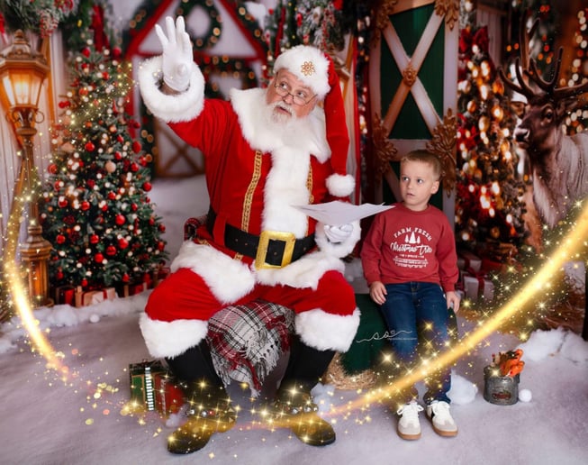 Gallery photo 3 of Santa Davis🧑‍🎄