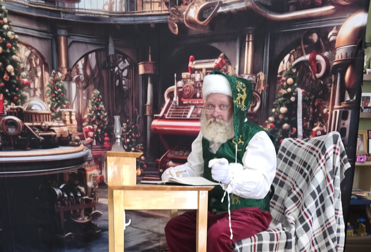 Gallery photo 2 of Santa Domhnall