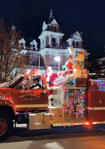 Gallery photo 13 of McCutchanville Santa
