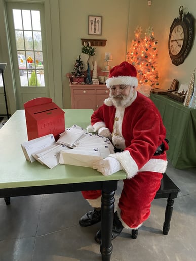 Gallery photo 1 of Santa Dwight