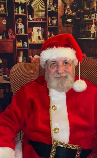 Gallery photo 8 of Santa Dwight