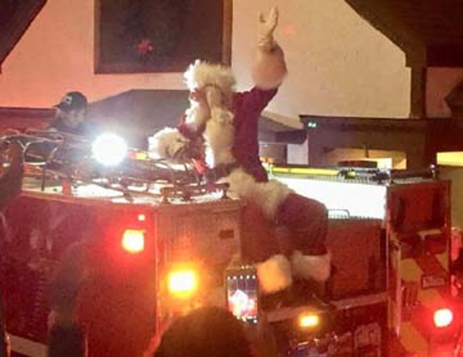 Gallery photo 16 of Santa for the Holidays