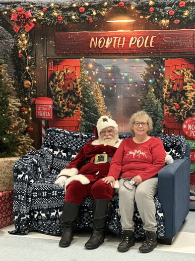 Gallery photo 2 of Santa G