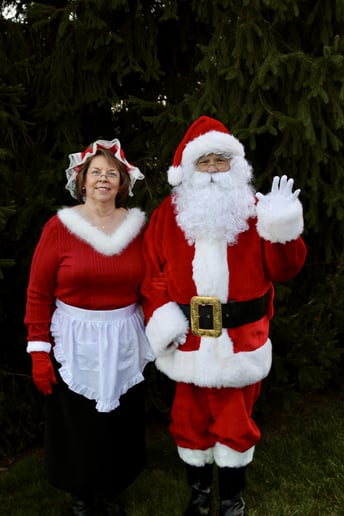 Gallery photo 2 of Avon Santa Gary
